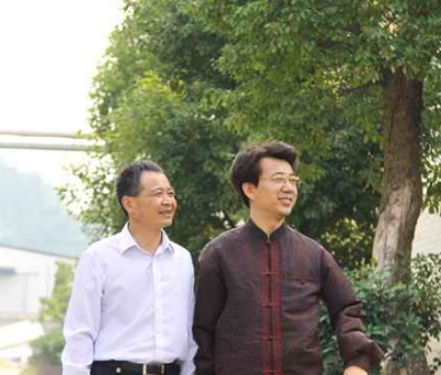 中國(guó)食用菌協(xié)會(huì)創(chuàng)新發(fā)展模式課題組組長(zhǎng)趙中良蒞臨仙客來(lái)公司調(diào)研創(chuàng)新發(fā)展模式課題實(shí)施情況并轉(zhuǎn)達(dá)全國(guó)政協(xié)副主席阿不來(lái)提?阿不都熱西提的問(wèn)候