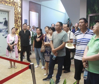 軍民魚水親 情系仙客來