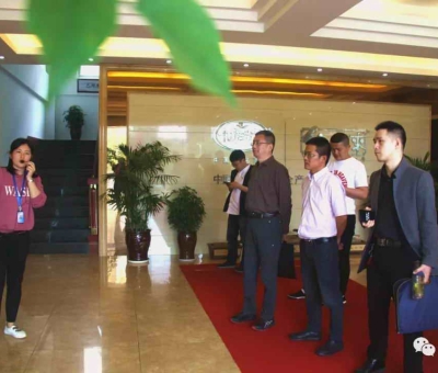 “堅扶實業(yè)，造福人民”推動食用菌產(chǎn)業(yè)升級！省發(fā)改委商價管理處領(lǐng)導(dǎo)蒞臨仙客來靈芝調(diào)研。