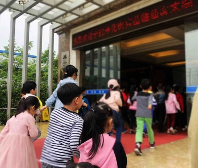 小學(xué)生組團(tuán)“攻陷”仙客來靈芝工業(yè)園區(qū)！