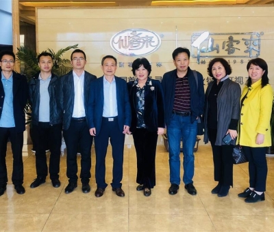 支持少數(shù)民族企業(yè)發(fā)展！延邊大學(xué)草仙藥業(yè)有限公司董事長(zhǎng)李英姬蒞臨江西仙客來(lái)公司進(jìn)行合作交流