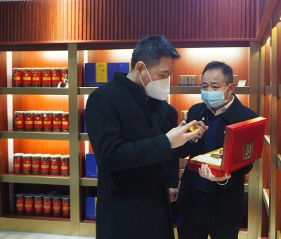 市委常委、市紀(jì)委書(shū)記熊明一行到仙客來(lái)公司走訪慰問(wèn)并調(diào)研食品安全工作