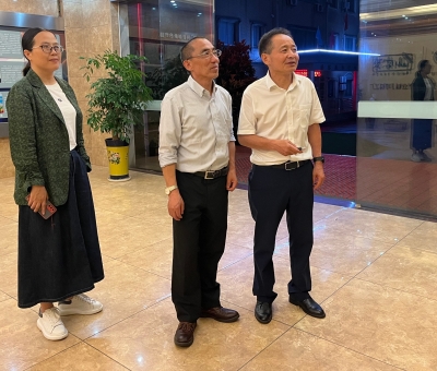 中國社會(huì)科學(xué)院世界宗教研究所研究員嘉木揚(yáng)·凱朝等蒞臨仙客來參觀